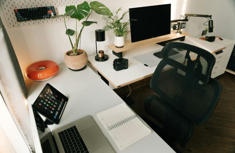 Consejos prácticos para organizar un espacio de trabajo en casa eficiente y cómodo