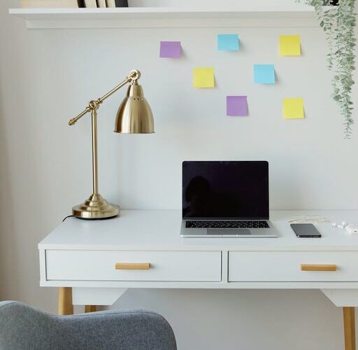 Consejos prácticos para organizar un espacio de trabajo en casa eficiente y cómodo