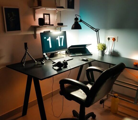 Consejos prácticos para un espacio de trabajo en casa eficiente y cómodo